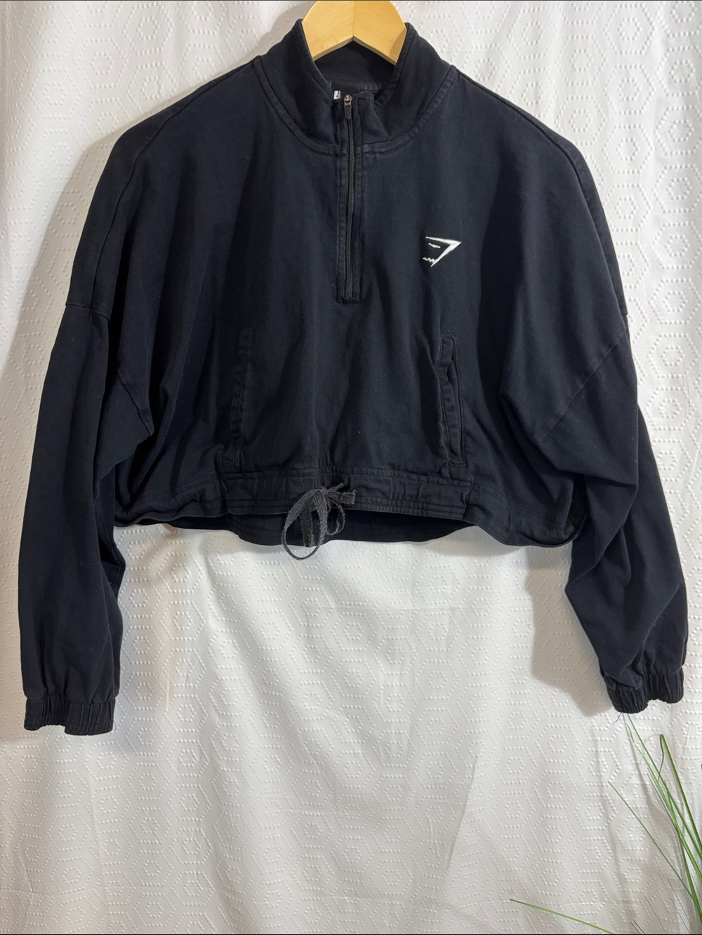 Gymshark Cropped Zip-Up Sweater Women’s large Black Logo Long tie bottom